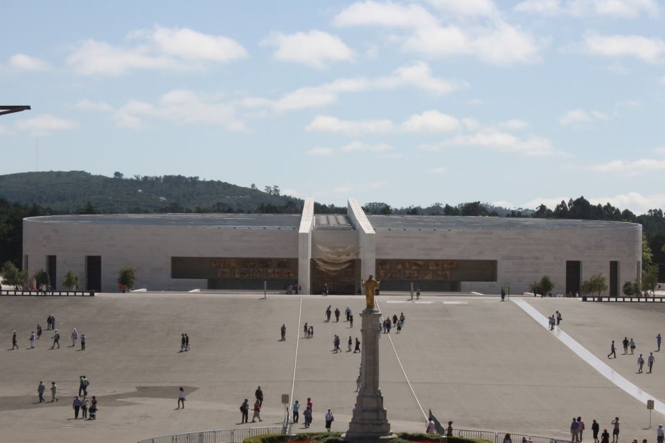 Private Fatima Full Day Tour From Lisbon - Key Points