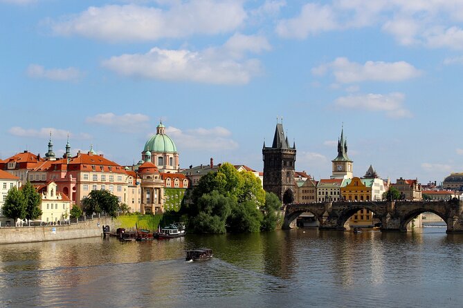 Private Full Day Tour to Prague From Vienna With a Local Guide - Key Points