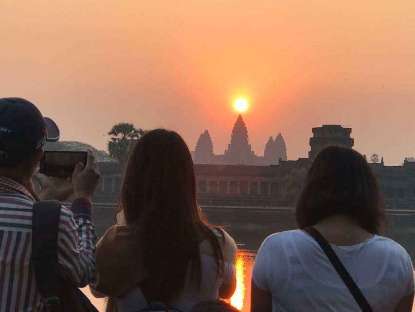 Private Guide: 1-Day Tour to Angkor Wat - Key Points