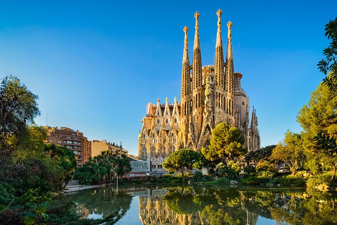 Private Sagrada Familia, Park Guell & Casa Mila. Barcelona Tour - Key Points