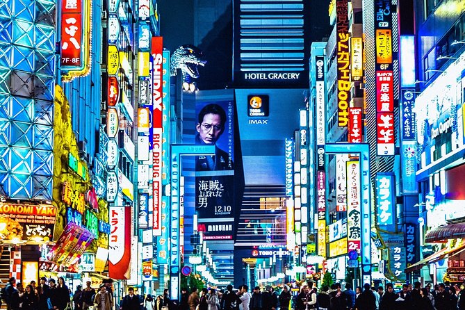 Private Shinjuku Evening Walking Tour With a Local Guide - Key Points