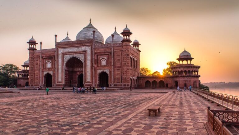 Private Sunrise Taj Mahal & Agra Fort From Jaipur by Car