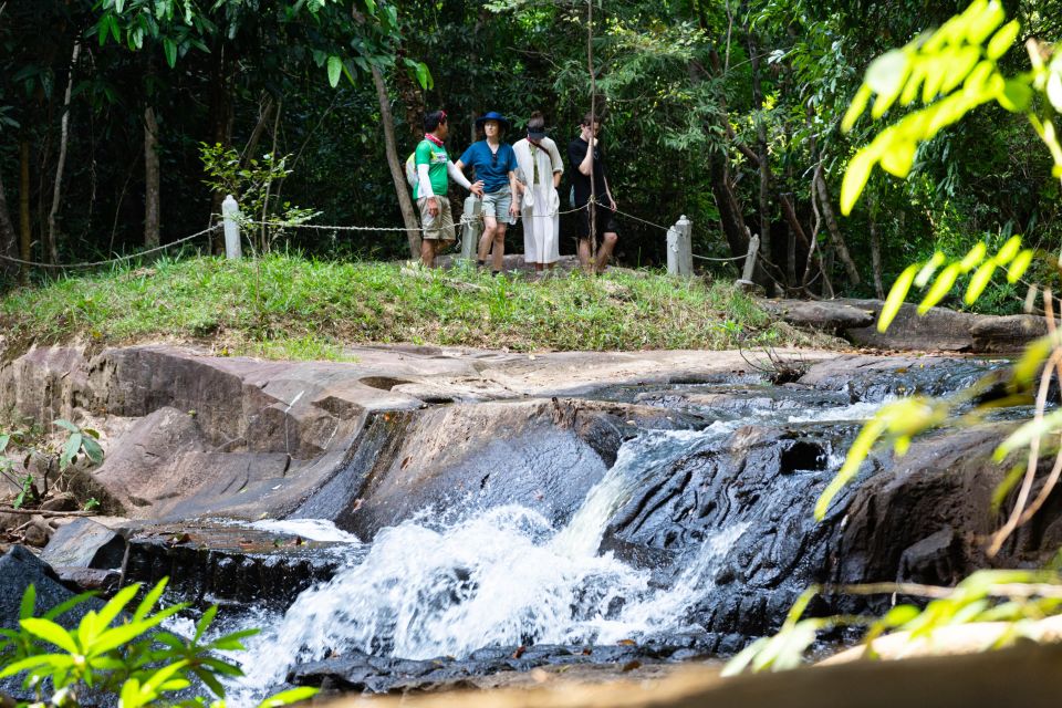 Private Tour: Phnom Kulen Waterfall, Banteay Srie With Lunch - Key Points