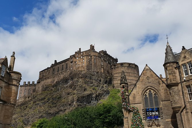 Public Guided Tour of Edinburgh at a Minimum Price - in French - Key Points