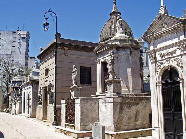 Recoleta Cemetery Tour in English - Key Points