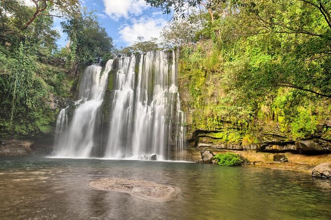 Rio Celeste, Waterfalls, Rain Forest Volcanoes and Sloth Habitat Private Tour - Key Points