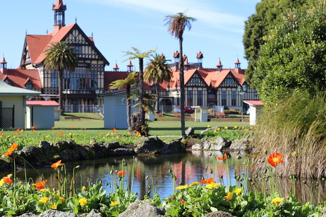 Rotorua Duck Boat Guided City and Lakes Tour - Key Points