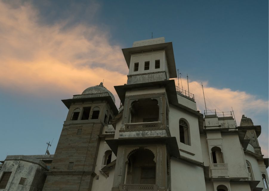 Royal Trails of Udaipur (Guided Half Day City Tour) - Key Points
