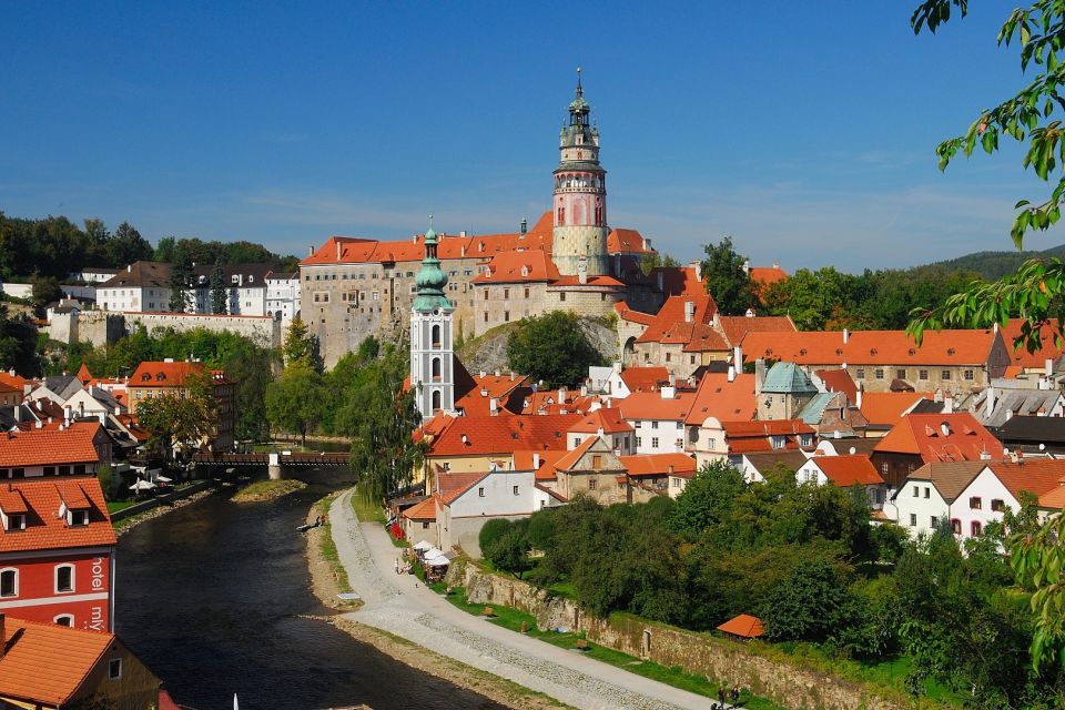 Salzburg: Private One-Way Transfer to Cesky Krumlov - Key Points