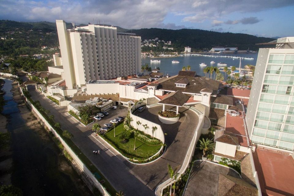 Sangster Airport (MBJ): Shared Transfer to Ocho Rios Hotels - Key Points