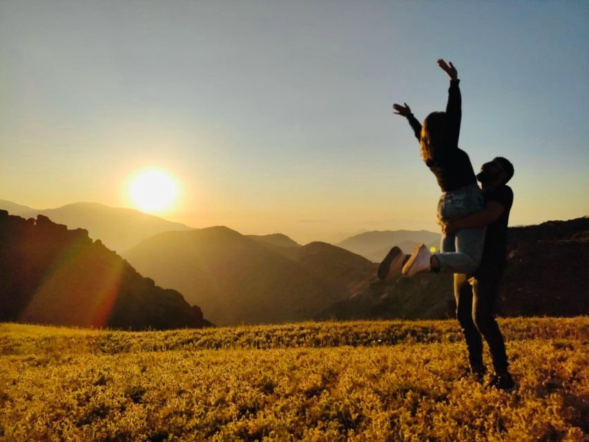 Santiago: Cordillera Sunset Tour, Transfer, Guide and Picnic - Key Points