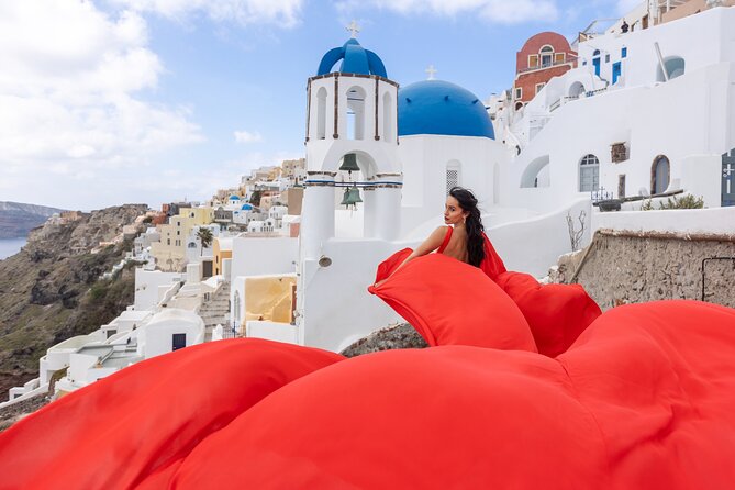 Santorini Flying Dress Photo Shoot With Professional Photographer - Key Points