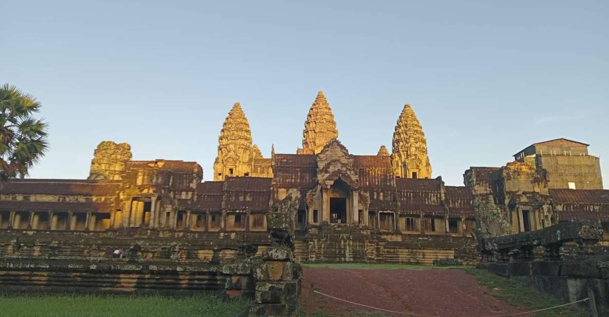 Siem Reap: Angkor Wat Sunrise Bike Tour With Breakfast - Key Points