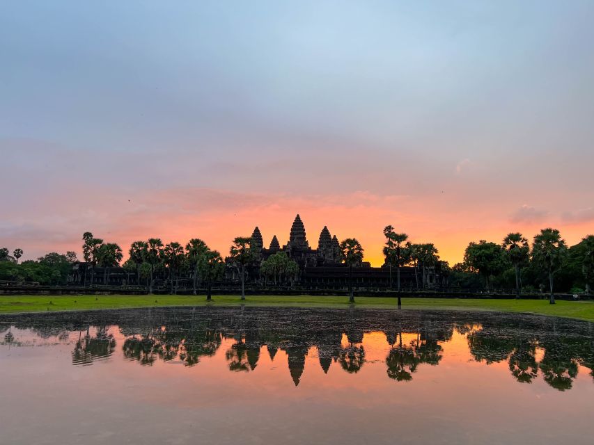 Siem Reap: Angkor Wat Sunrise Tour via Tuk Tuk & Breakfast - Key Points