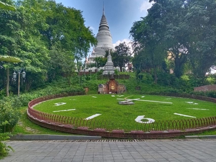 Sightseeing and History Tour in Phnom Penh - Key Points