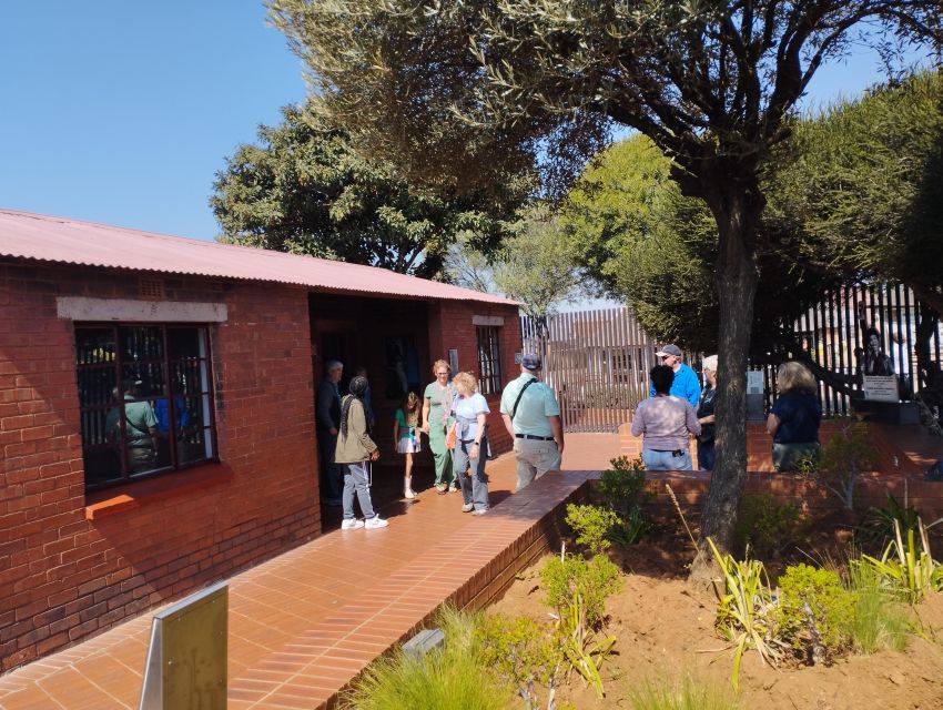Soweto & Apartheid Museum With Local Lunch - Key Points