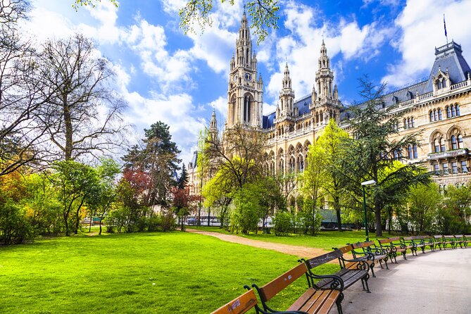 St Stephens Cathedral, Top Churches of Vienna Old Town Tour - Key Points