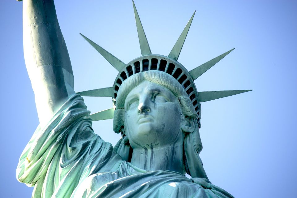 Statue of Liberty and Ellis Island Guided Tour - Key Points