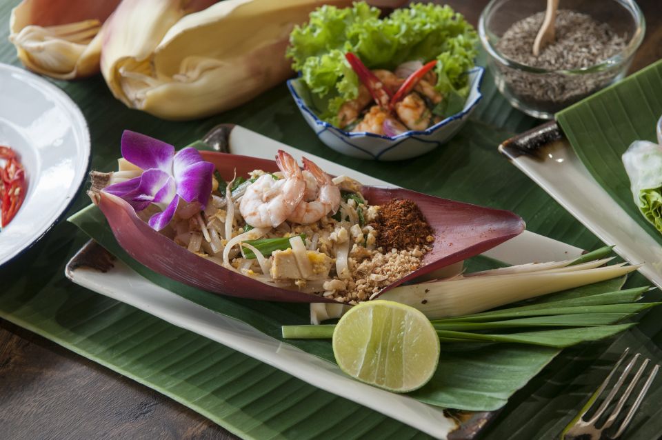 Sukhumvit: Hands-on Thai Cooking Class & Market Tour in BKK - Key Points