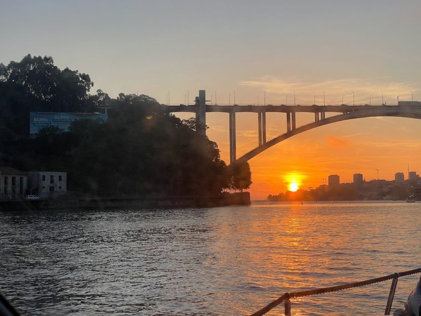 Sunset on the Douro River, Private 2H Boat Tour - Key Points