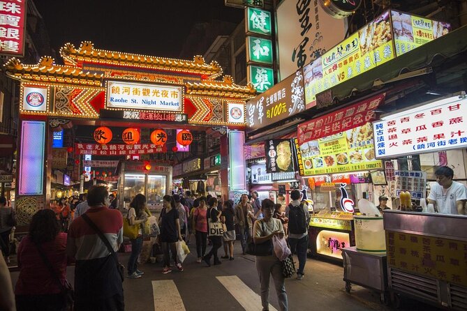 Taipei at Night: Din Tai Fung Dinner & Raohe Street Night Market Guided Tour - Key Points
