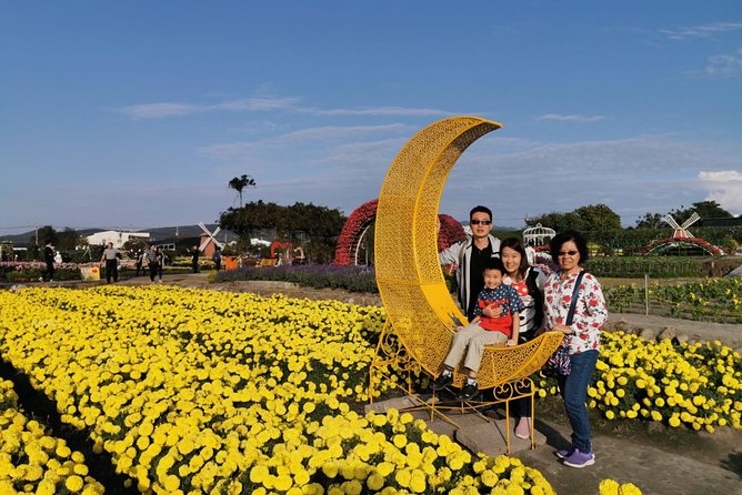 Taipei to Taichung Zhongshe Flower Market and Rainbow Village Day Trip - Key Points
