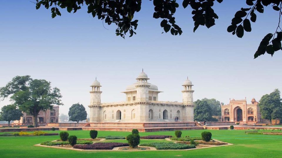 Taj Mahal Guided Tour With Fast Track Entry - Key Points