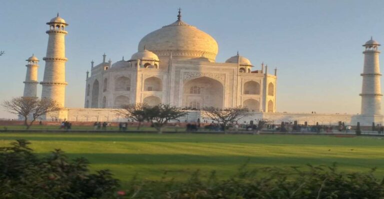 Taj Mahal Sunrise Tour With Breakfast at Rooftop Restaurant