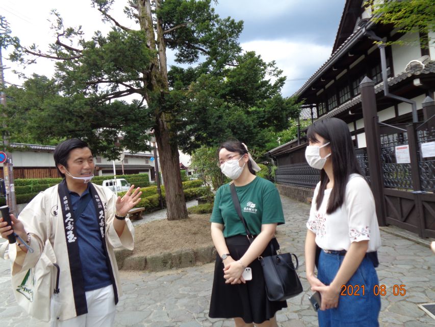 Takayama: Old Town Guided Walking Tour 45min. - Just The Basics