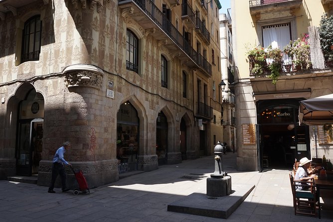 The Shadow of the Wind Novel Walking Tour in Barcelona - Key Points
