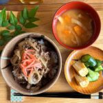 the ubiquitous japanese beef rice bowlgyudon with side dishe The Ubiquitous Japanese Beef Rice Bowlgyudon With Side Dishe