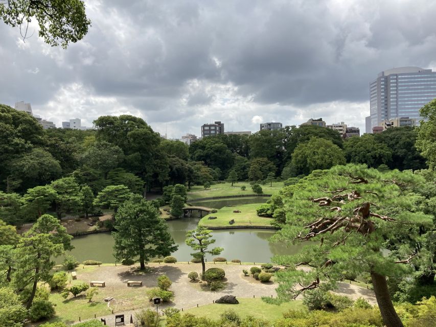 Tokyo: Asukayama Through Time (Papermaking, Rikugi-En...) - Key Points