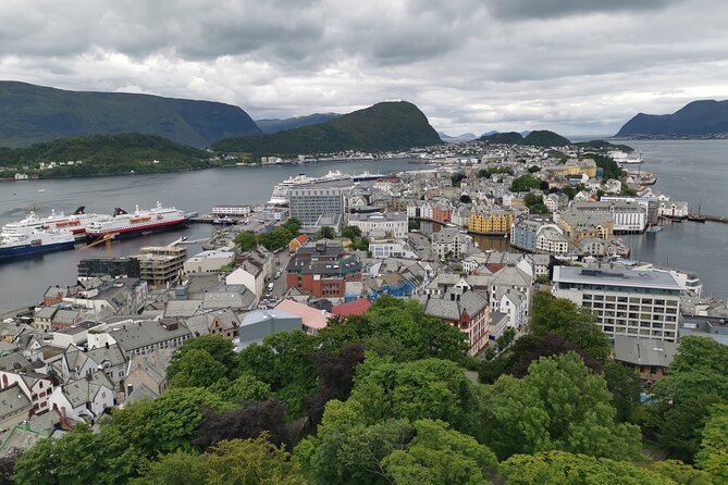 TRANSFER, LUXURY CAR 1-3 PAX: Bergen – Ålesund - Transfer Service Overview