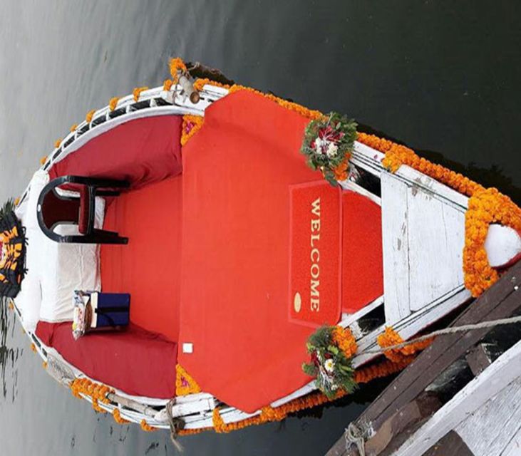 Varanasi: Evening Arti Boat Tour With Dinner - Key Points