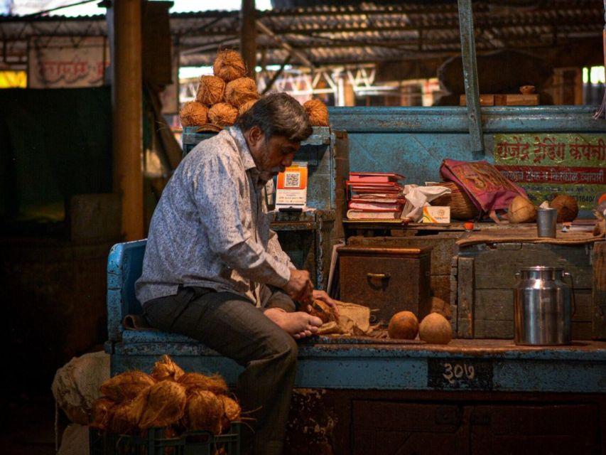 Varanasi Walking Tour With Local Snacks - Key Points