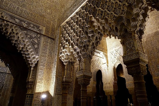 Visit Alhambra at Night (10 People) - Key Points