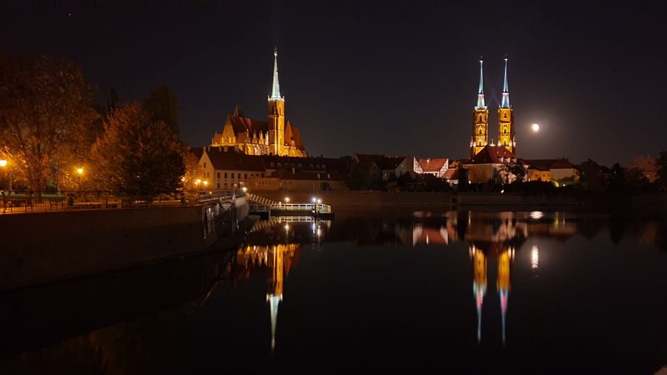 Wroclaw: Guided City Night Tour - Key Points