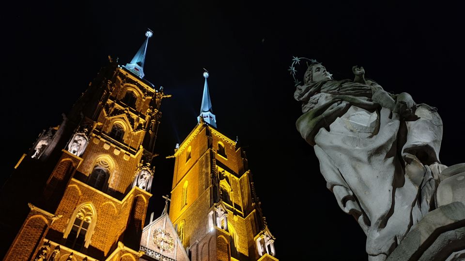 Wrocław: Old City Night Walk and Gondola Ride - Key Points