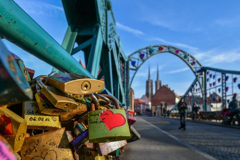 Wrocław: Ostrów Tumski and Old Town Highlights Private Tour - Key Points