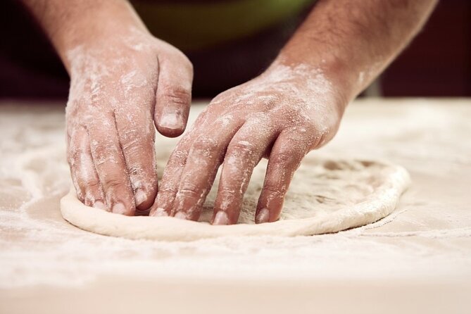1-Hour & 20 Minutes Pizza Making Class Activity in Napoli - Key Points