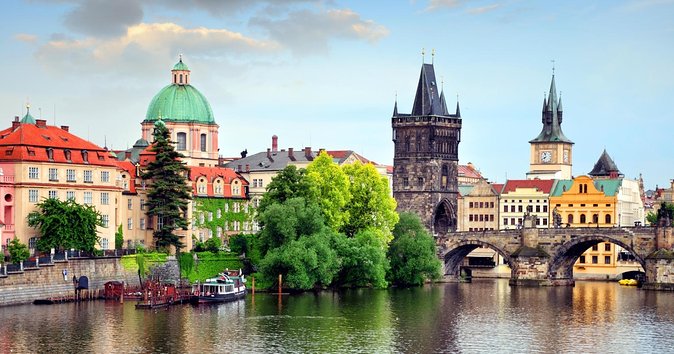 1,5-Hour Prague River Boat Cruise and Guided Tour - Key Points