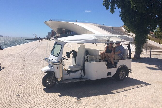 1.5 Historical Tour Lisbon Center and Viewpoints (Private TukTuk)