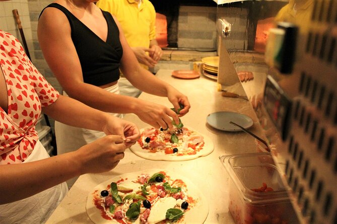 1-Hour & 20 Minutes Pizza Making Class Activity in Napoli