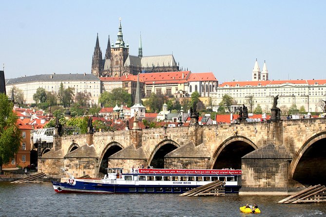 1 Hour Prague Panoramic Vltava River Sightseeing Cruise