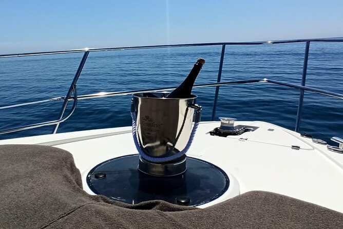1 Hour Sail Spanish Lunch or Dinner for 2 People in a Luxury Motor Boat