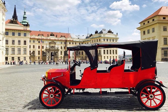 1,5 Hour Oldtimer Convertible Prague Sightseeing Tour