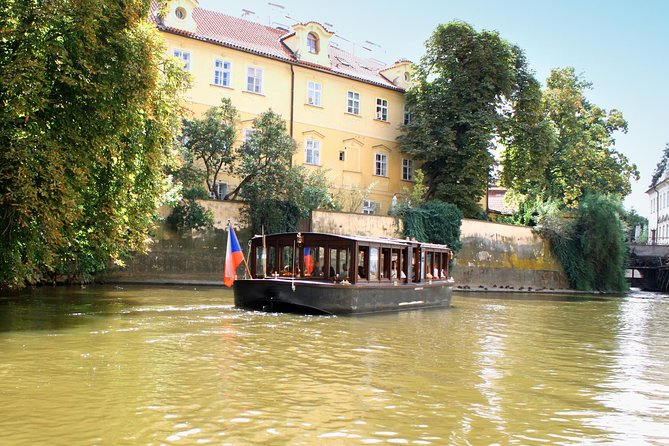 1,5-Hour Prague River Boat Cruise and Guided Tour