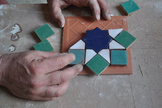2 Hours Craft Workshop “The Alhambra With Your Hands”