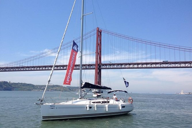 2 Hours Private Sailing Tour in Lisbon