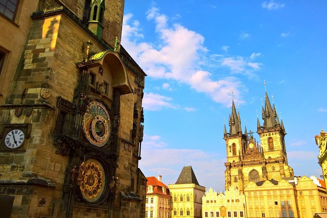 2:5-Hour Walking Tour of Old Town Prague With Boat Ride